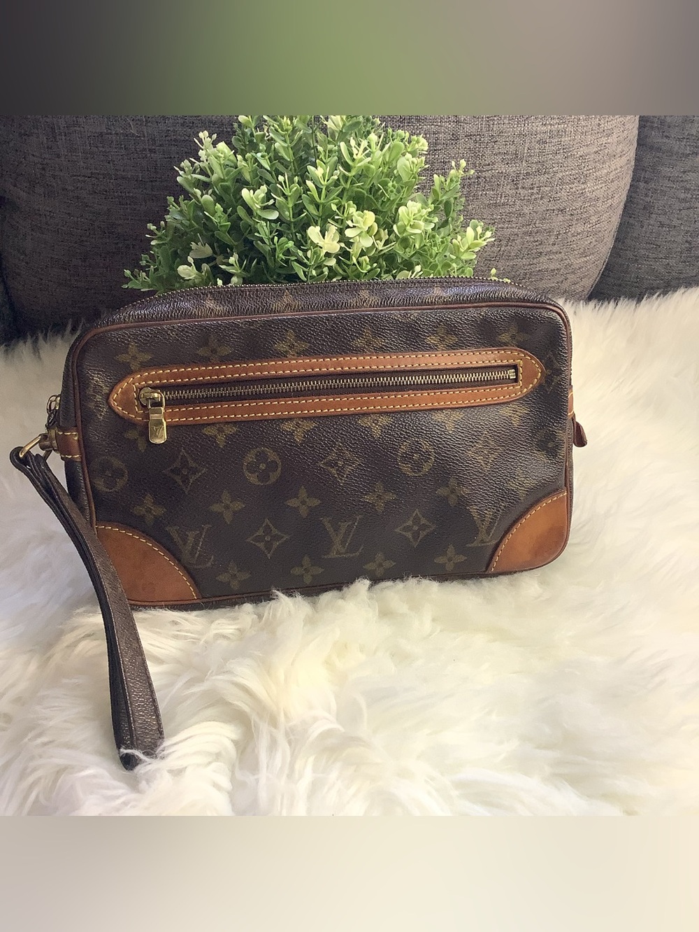 LOUIS VUITTON
Monogram Canvas Marly Dragonne PM Clutch Bag